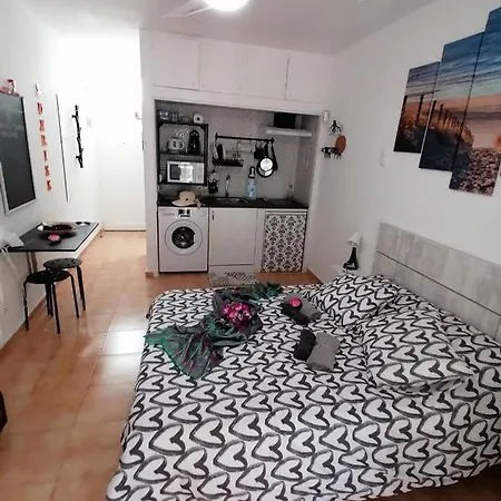 Sunrise Studio, Garden View & Wifi Free Appartamento