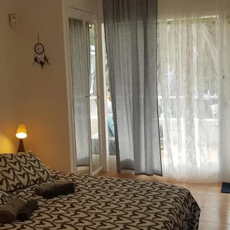 Sunrise Studio, Garden View & Wifi Free Appartamento