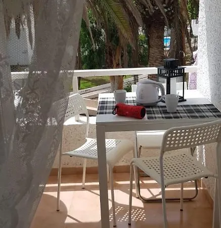 Sunrise Studio, Garden View & Wifi Free 아파트