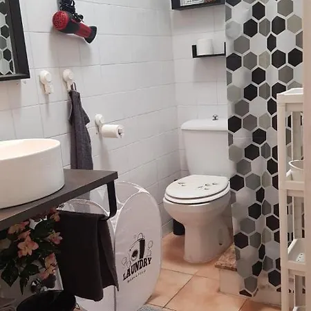 Sunrise Studio, Garden View & Wifi Free 아파트 코스타델실렌시오